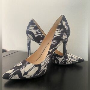 Stunning Abstract Graphite Nine West Tatiana Pumps Size 8 | Black and White